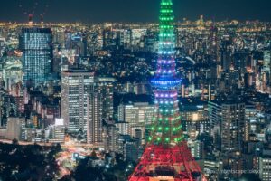 ダイヤモンドヴェールのライトアップで輝く東京タワー