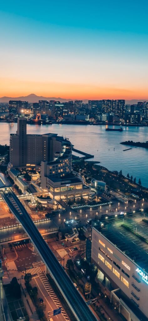 Odaiba cityscape at dusk（Free smartphone wallpaper）