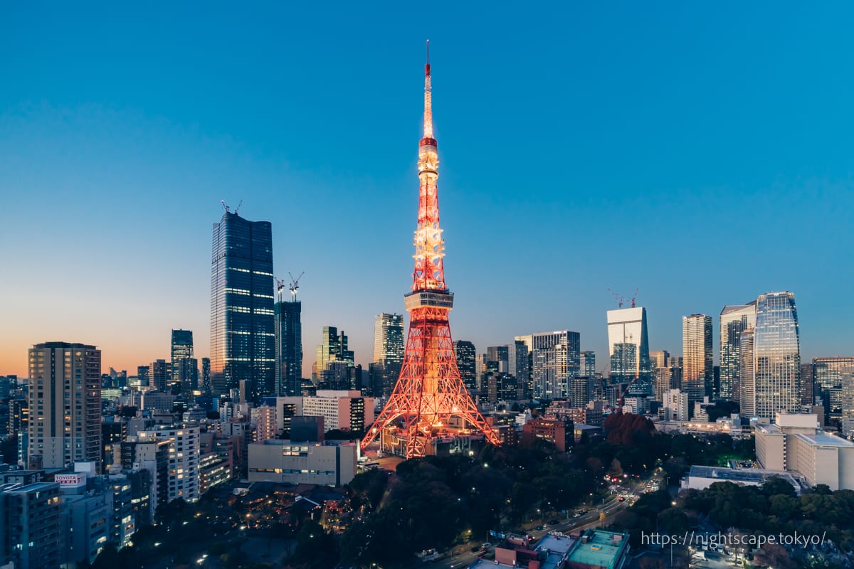 Tokyo Tower at twilight (northwest side)