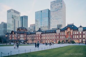 ライトアップ開始直後の東京駅丸の内駅舎