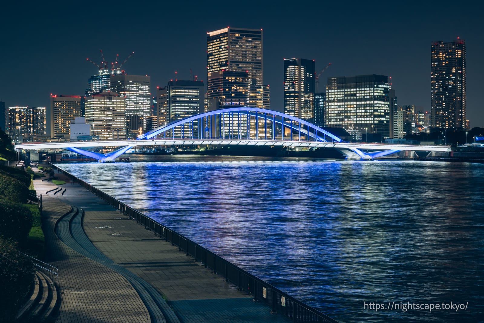 Night view from Kachidokibashi Bridge (west side)