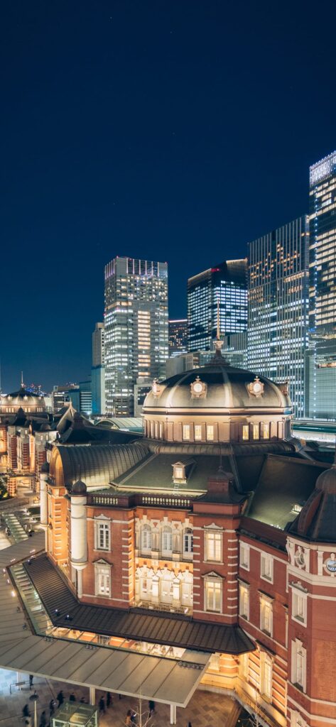 東京駅の夜景（スマホ無料壁紙）
