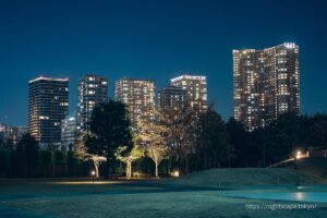 品川シーズンテラスから眺める高層ビル群の夜景