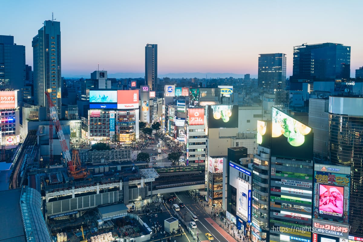 ヒカリエ・スカイロビーから眺める渋谷の夜景