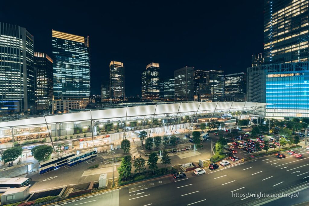 YAESU TERRACEから眺める東京駅八重洲口の雰囲気