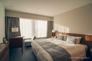 Keio Plaza Hotel guest room (standard double room)