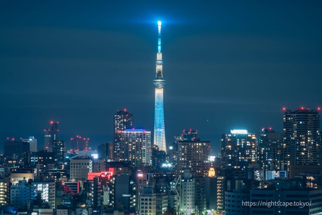 ライトアップされる東京スカイツリー