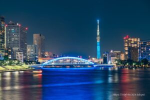 中央大橋から眺める永代橋と東京スカイツリー