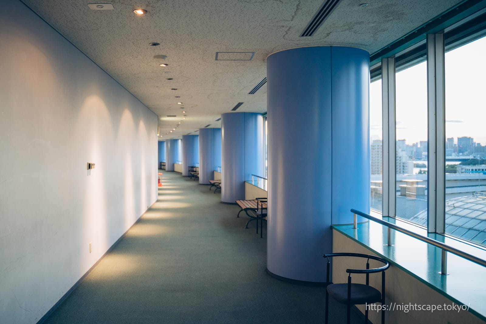 Atmosphere of the Ariake Sports Centre observation corridor.