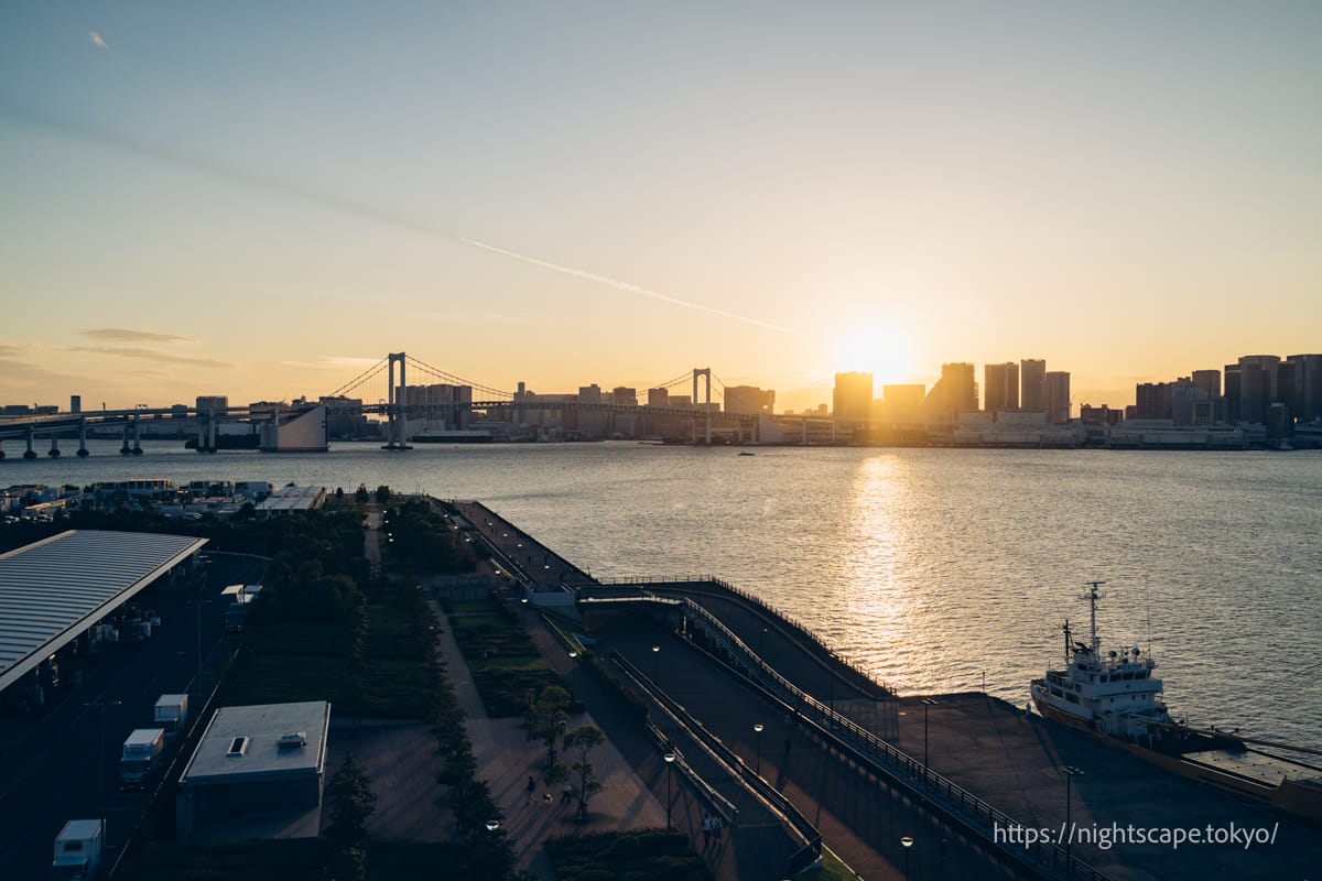 夕暮れ時の豊洲ぐるり公園