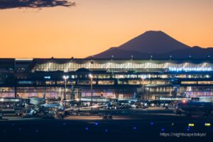 望遠レンズで撮影した羽田空港第三ターミナル