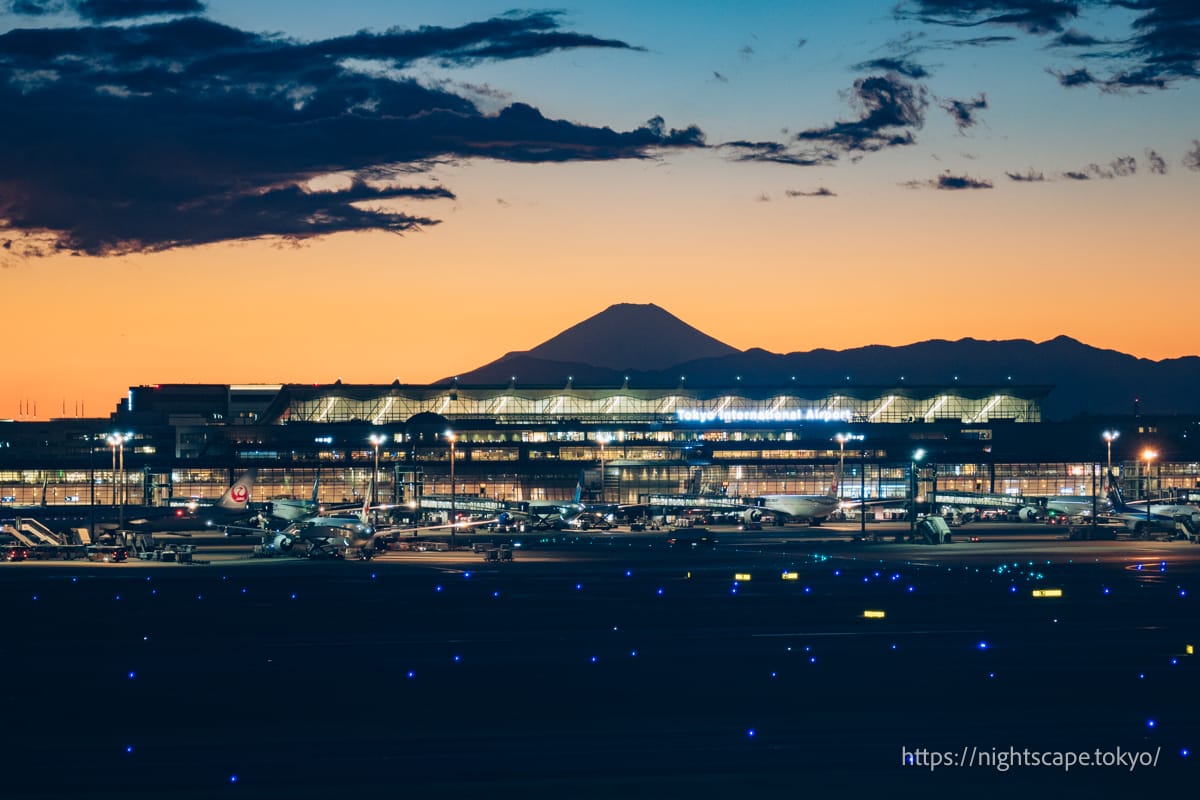 富士山と羽田空港第三ターミナル