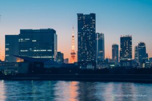 ライトアップされる東京タワー
