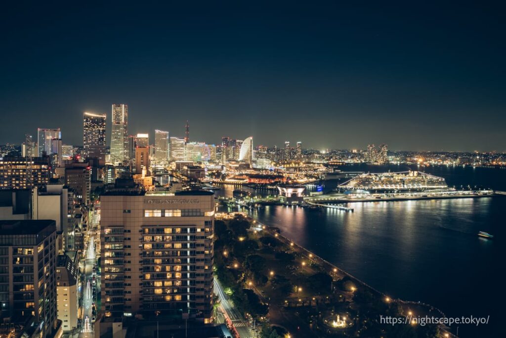 横浜マリンタワーから眺める夜景