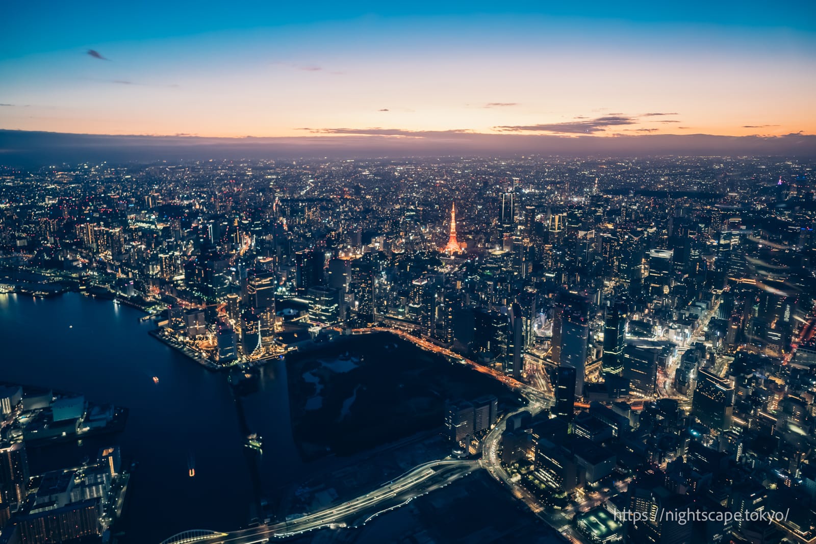 ヘリコプターから撮影した東京夜景
