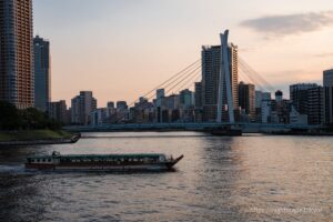 夕日に染まる中央大橋