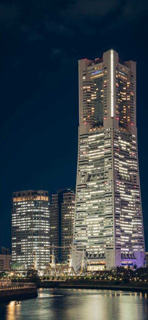 横浜ランドマークタワーと日本丸メモリアルパーク