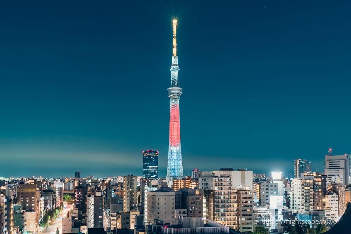 ライトアップされる東京スカイツリー