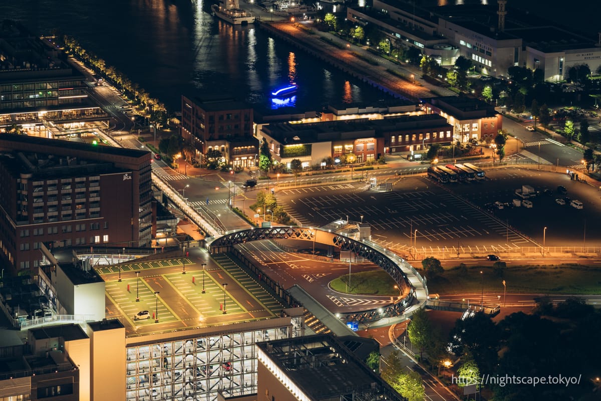 サークルウォーク（歩道橋）周辺の夜景