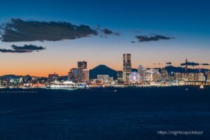 横浜ベイブリッジスカイラウンジから眺める夜景の全景