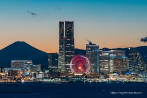 横浜ランドマークタワー・コスモクロック21・クイーンズスクエア横浜の夜景