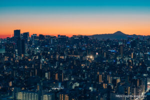 富士山と港区方面のビル群